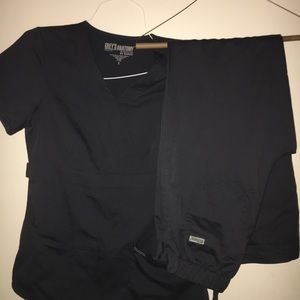 Classic fit scrub top and bottoms